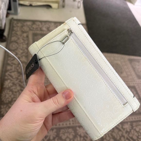 Guess Wallet-Fair condition, leather creasing - Picture 2 of 5